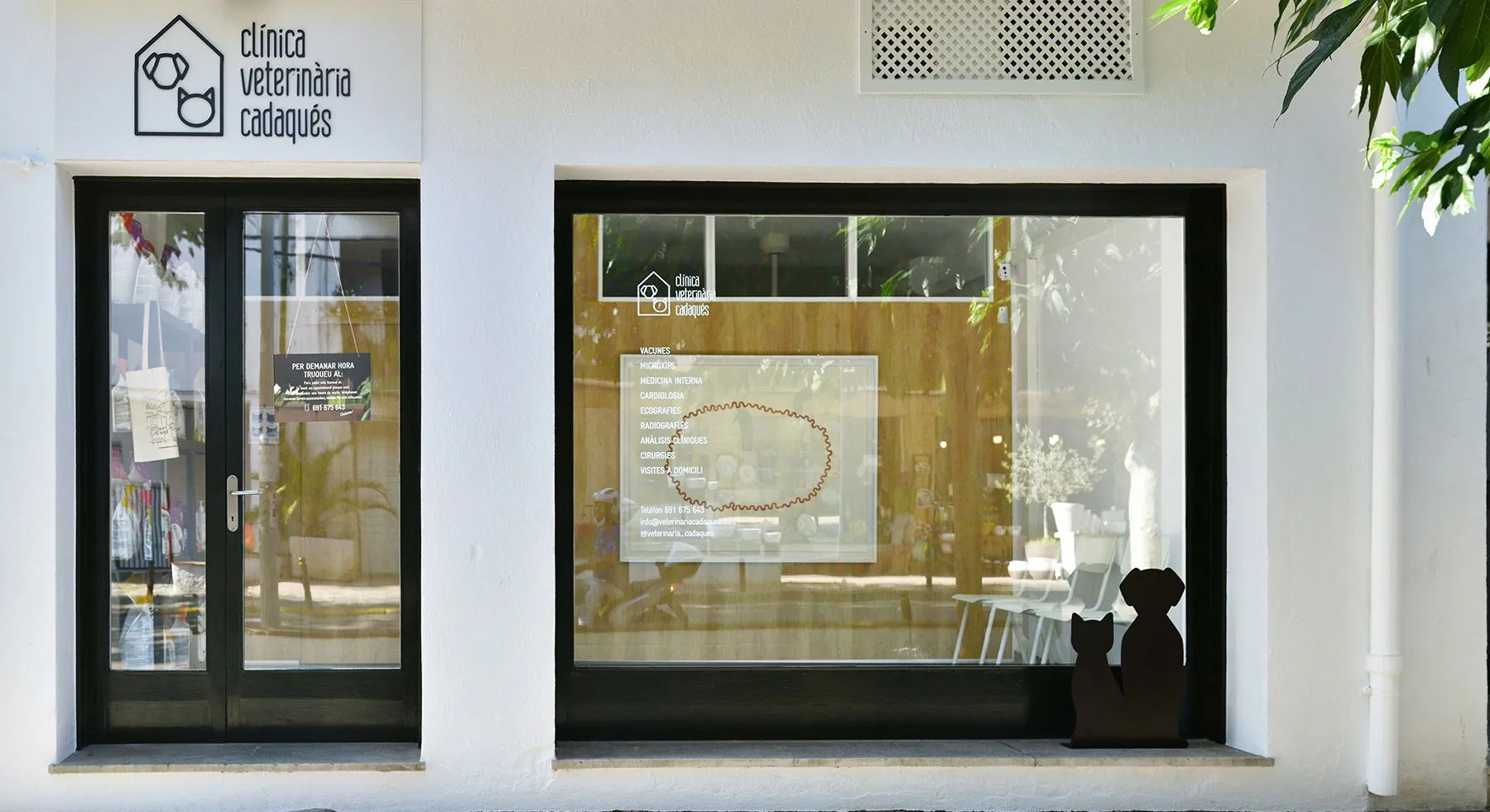 Façana de la Clínica Veterinària Cadaqués